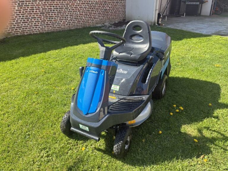 Rider Tracteur tondeuse STAUB ALIZE 12,5kh d'occasion (côté)