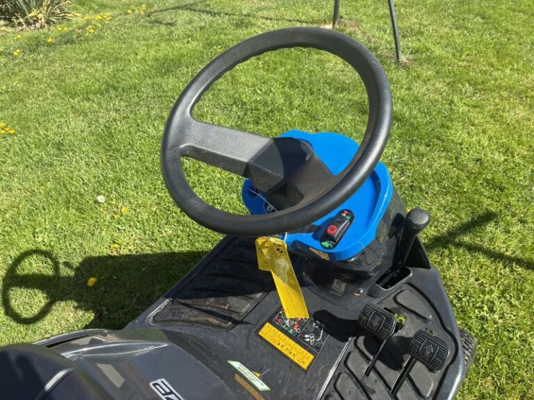 Rider Tracteur tondeuse STAUB ALIZE 12,5kh d'occasion (dessus)